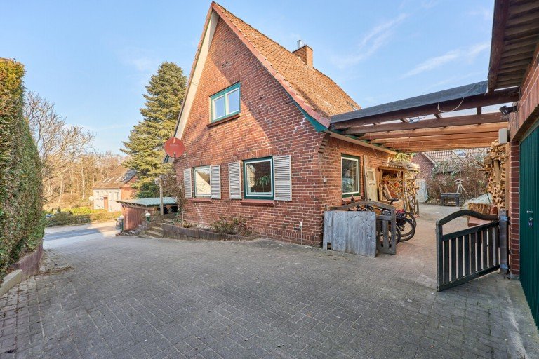 Ansicht seitlich Eutin Einfamilienhaus Wohnen mit Charakter: Gepflegtes Haus auf �ber 1.000 m� Grundst�ck