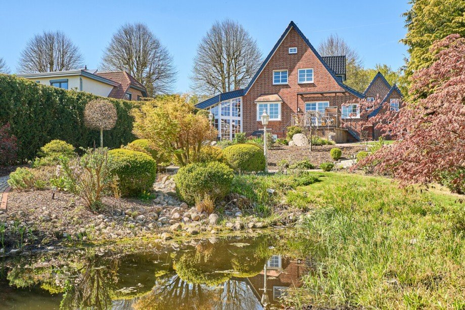 R�ckseite mit Teilansicht Garten Einfamilienhaus Malente