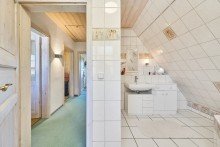 Teilansicht Flur / Badezimmer Exklusives Anwesen mit G�stehaus, park�hnlichem Grundst�ck und au�ergew�hnlicher Ausstattung