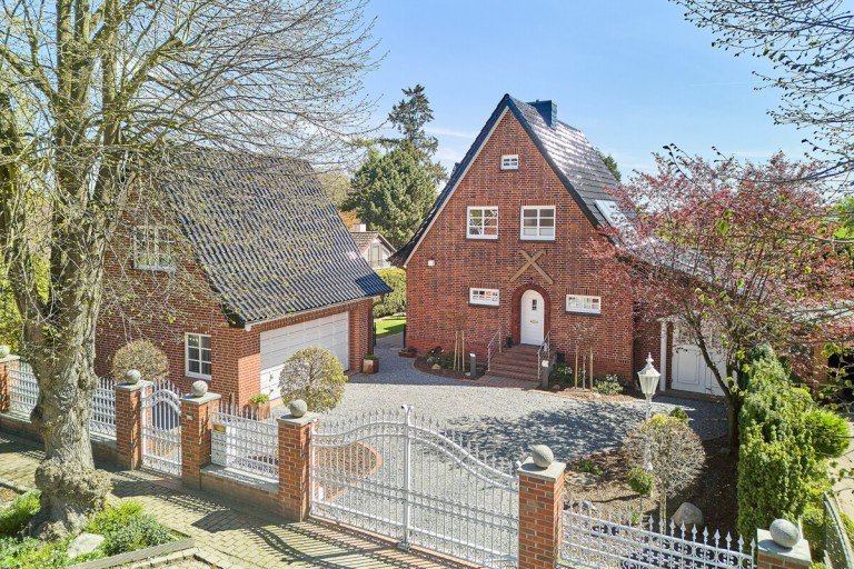 Ansicht Front Malente Einfamilienhaus Exklusives Anwesen mit G�stehaus, park�hnlichem Grundst�ck und au�ergew�hnlicher Ausstattung