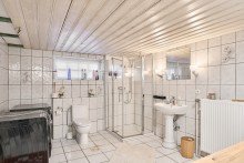 HWR / Duschbereich KG Exklusives Anwesen mit G�stehaus, park�hnlichem Grundst�ck und au�ergew�hnlicher Ausstattung