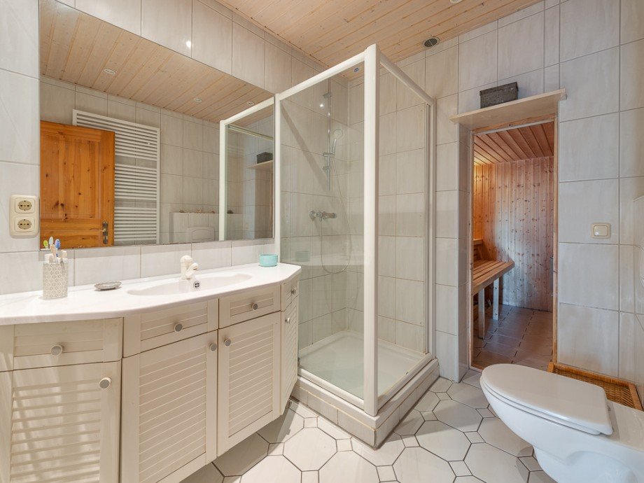 Badezimmer Teilansicht Doppelhaush�lfte Handewitt
