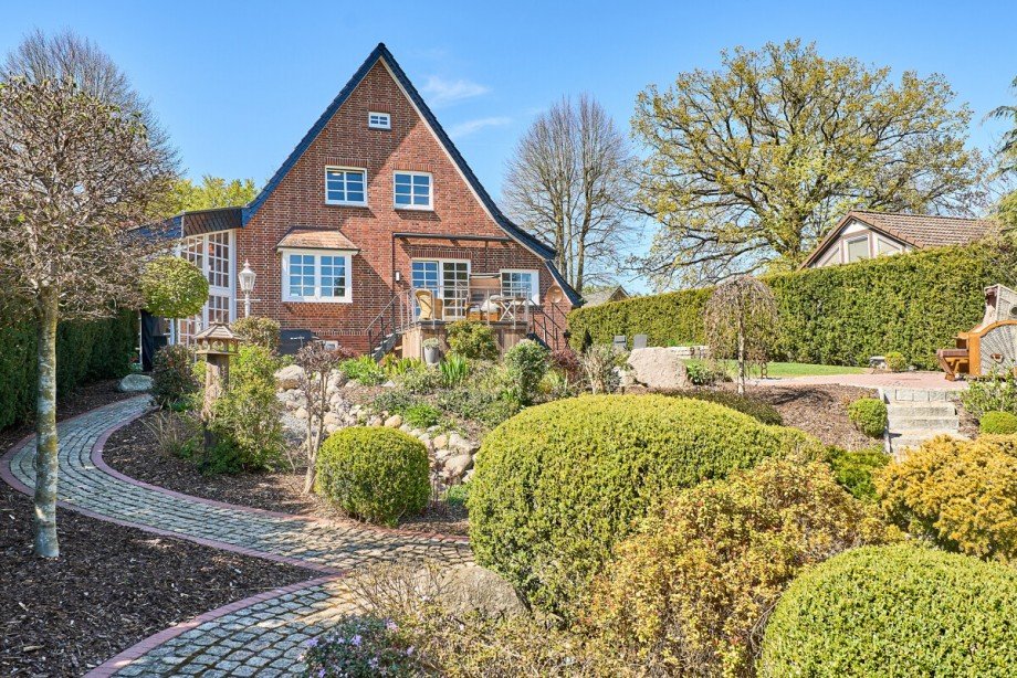 R�ckseite mit Teilansicht Garten Einfamilienhaus Malente