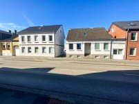Hauptbild Zwei Häuser mit 12 Wohnungen + Bauland + Ausbaureserve in Eckernförde